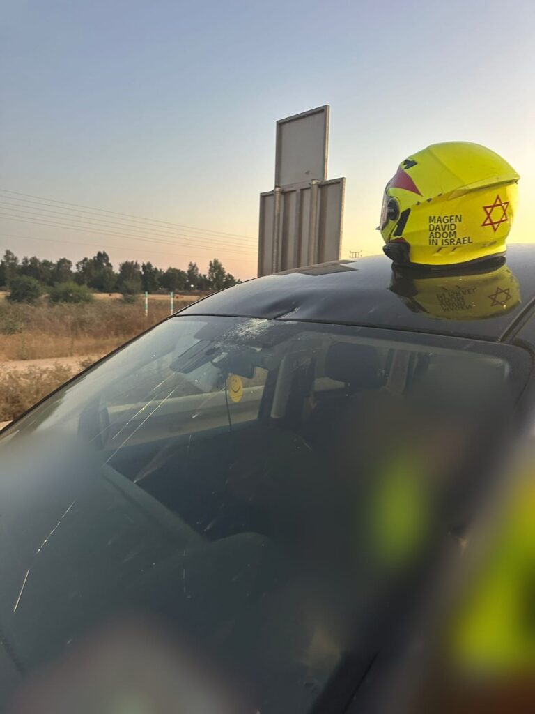 תמונה צוות מד"א בזירה