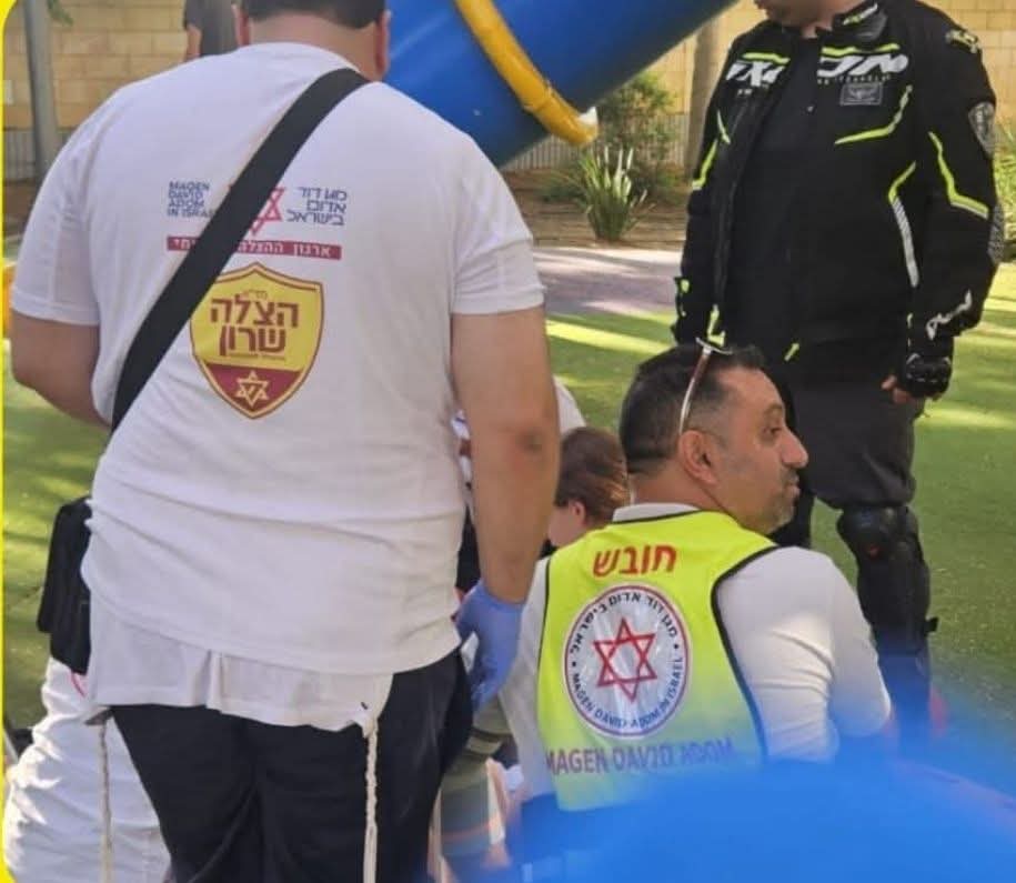 תיעוד מהזירה והטיפול בילדה
