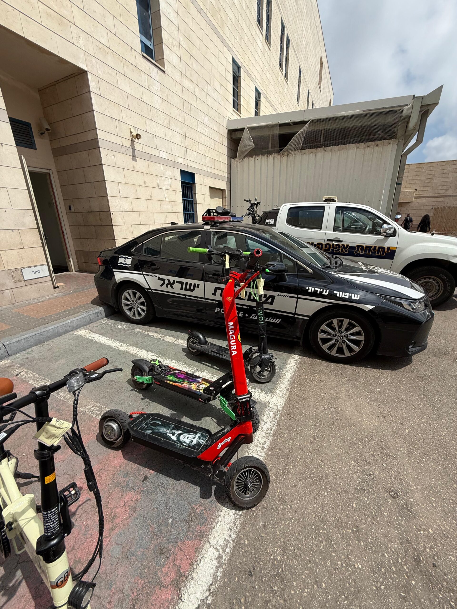 תמונה מתוך הכלים שהוחרמו