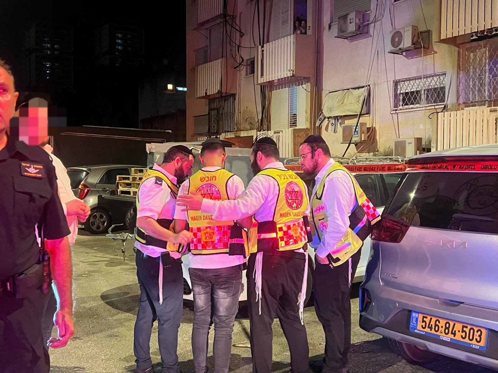 צילום כוחות הצלה בזירת הפיצוץ