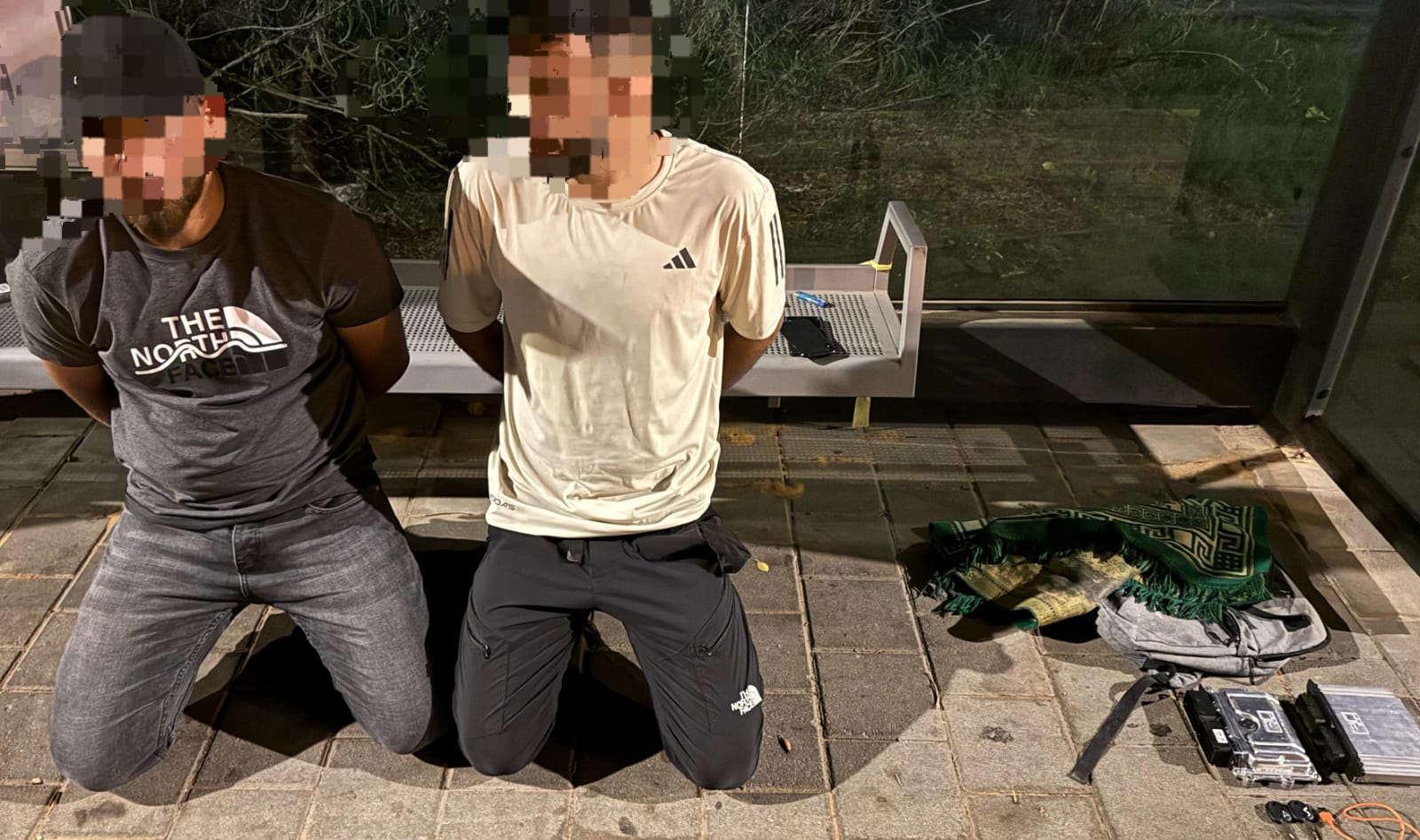 תמונה מטושטשת של חלק מהחשודים שנעצרו