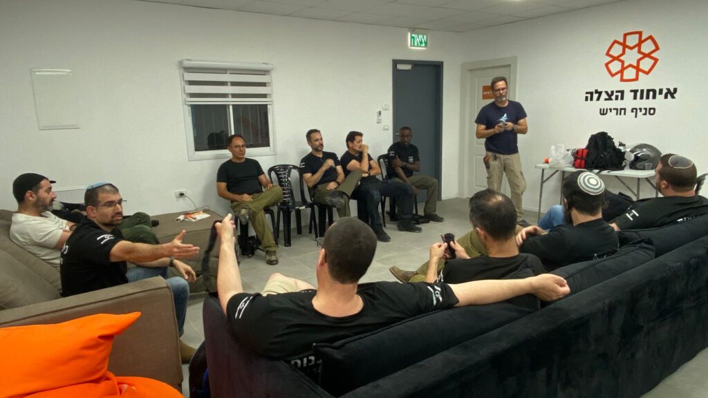 תמונה מתוך ההדרכה שהעבירו המתנדבים לכיתת הכוננות