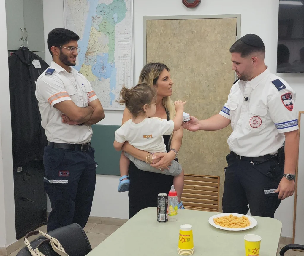 מפגש בין הפעוט למתנדבים