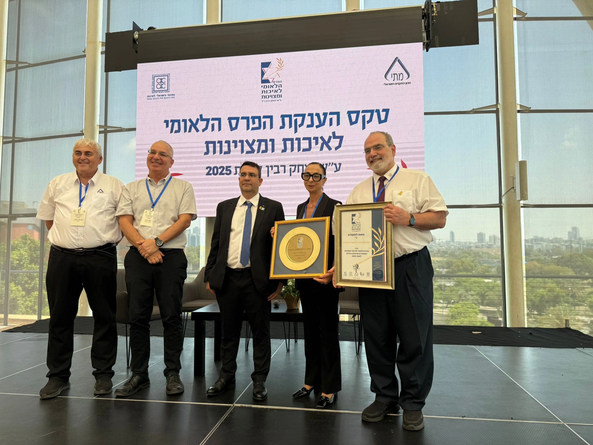 צילום הזוכים על הבמה