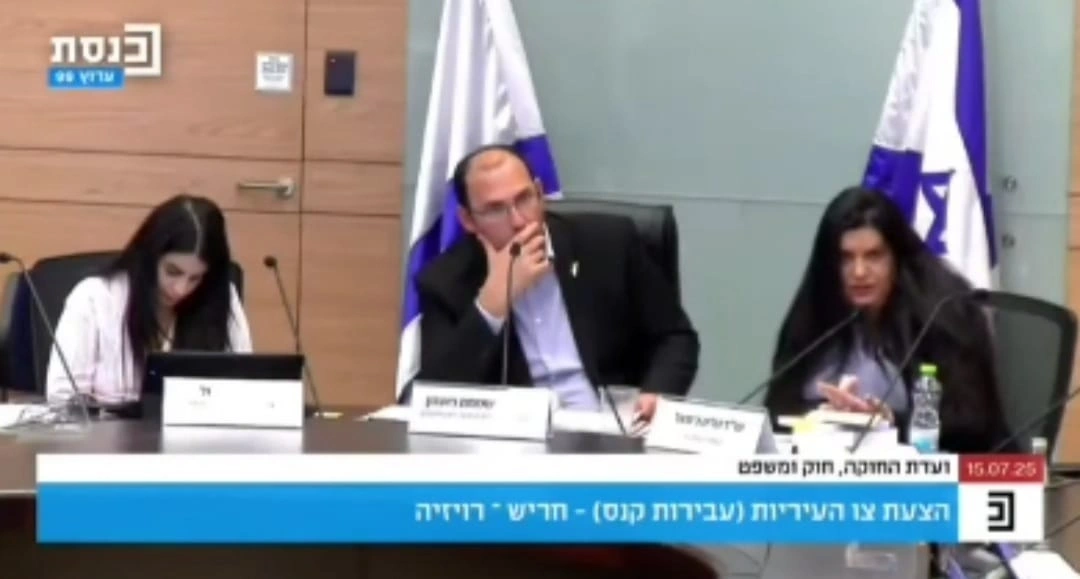 צילום של יו"ר הוועדה שמחה רוטמן בזמן הדיון