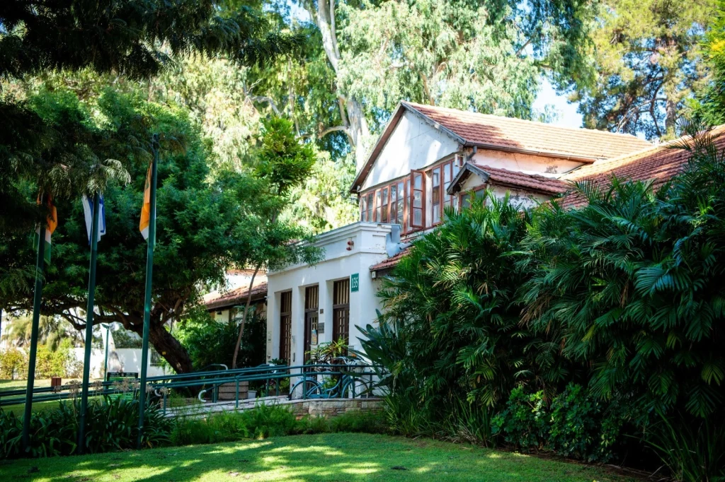 צילום של בניין עיריית כפר סבא