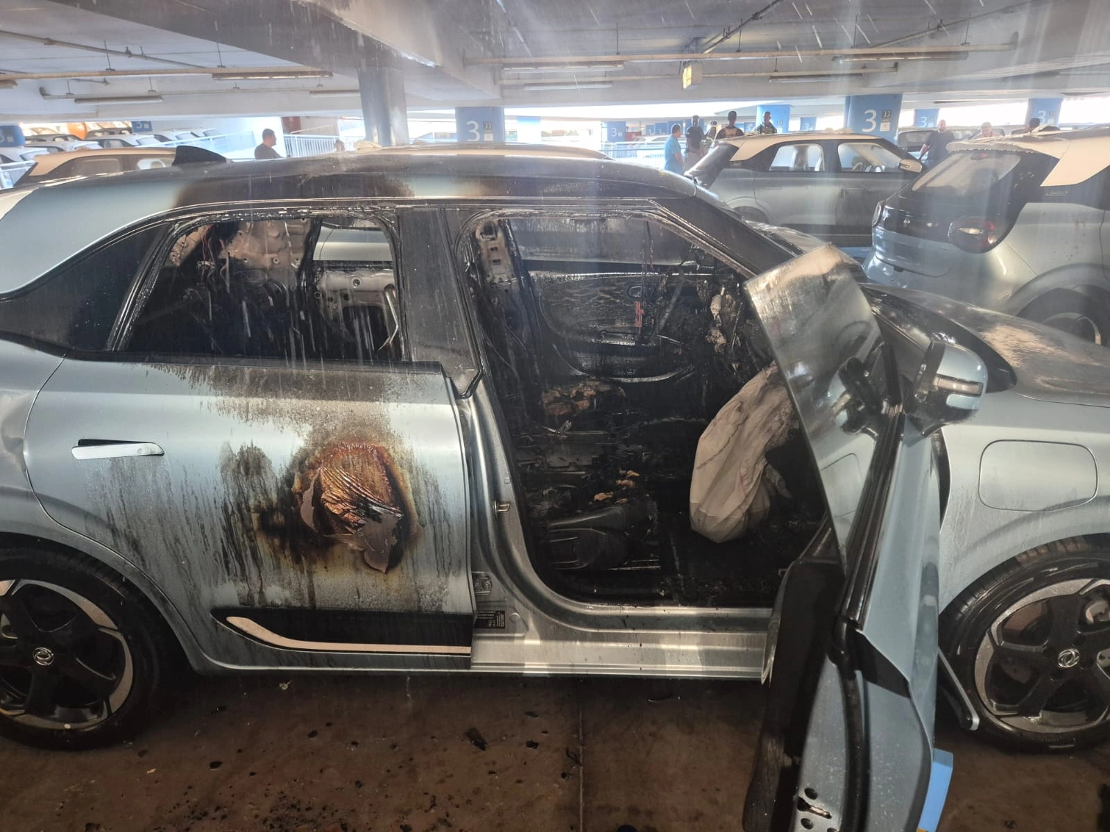 צילום של הרכב השרוף