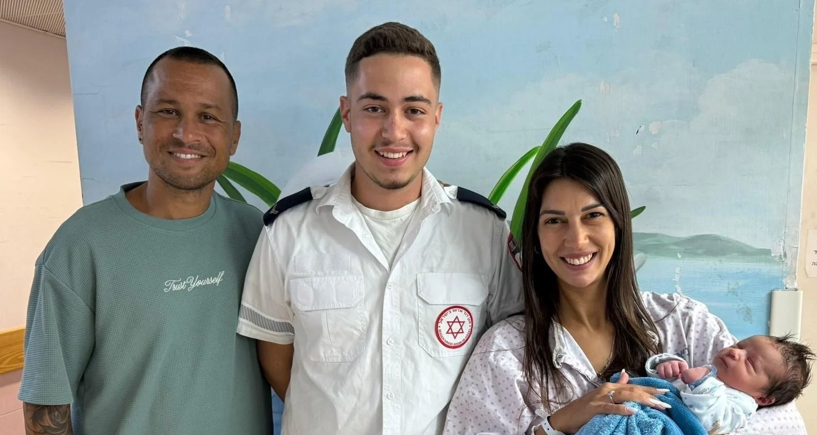 הפרמדיק עם ההורים