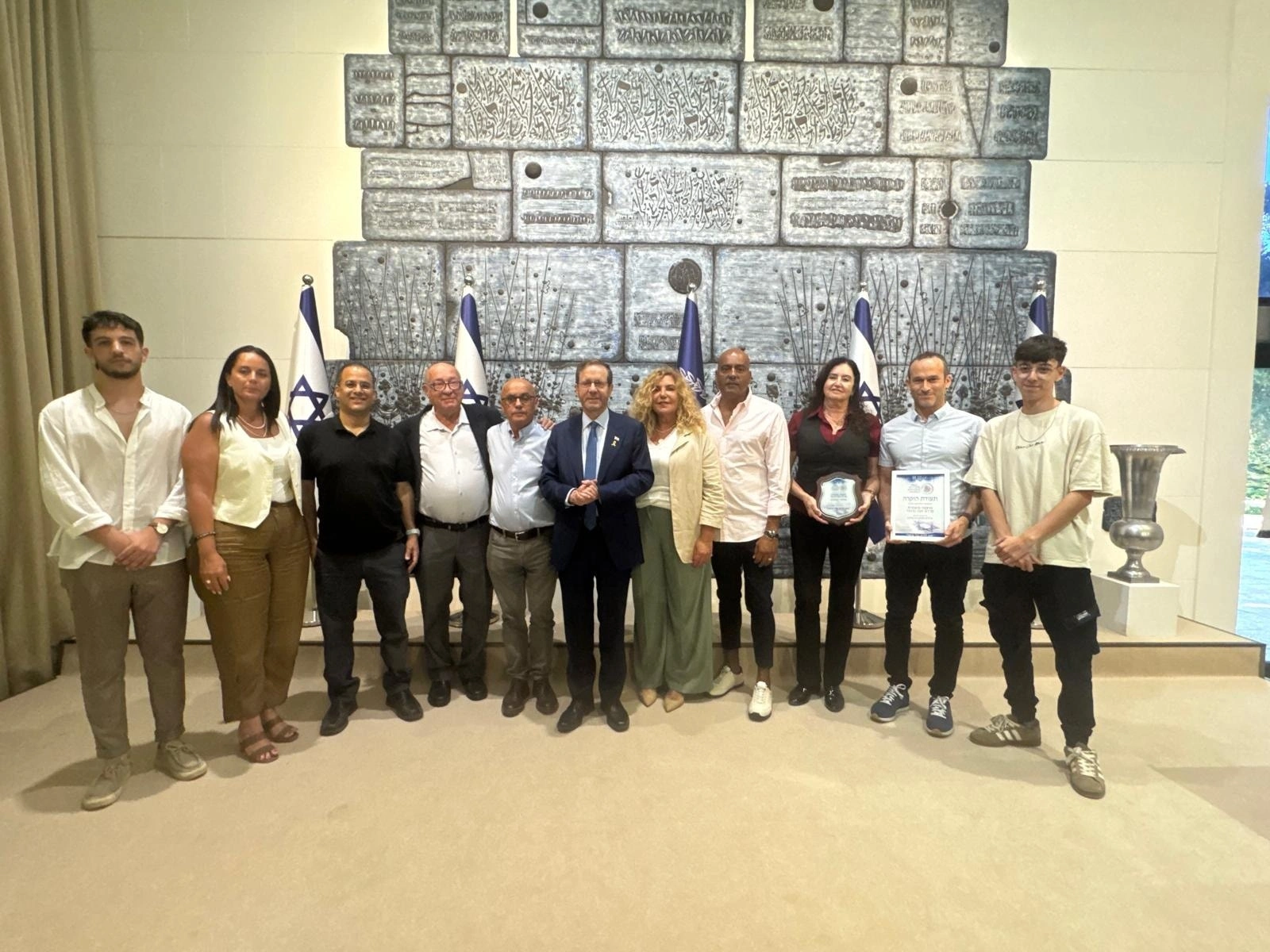 תמונת מקבלי הפרס בבית הנשיא