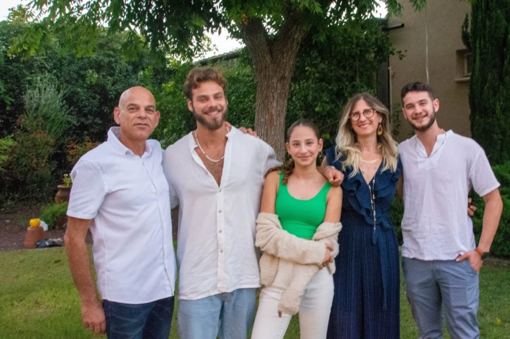 אלון אהל ובני משפחתו לפני החטיפה