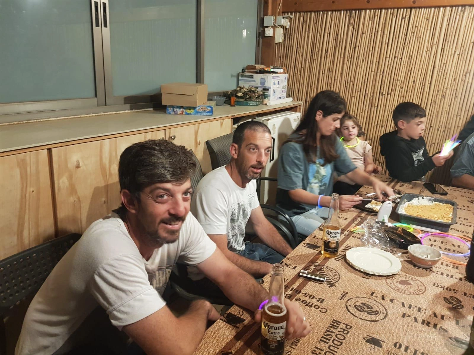 תמונה משפחתית של משפחת קוניו