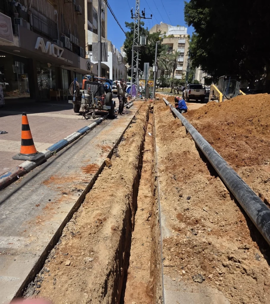 תמונה של הנחת תשתיות צנרת ברחוב