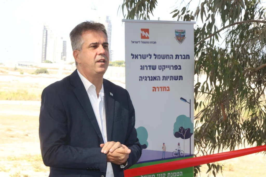 השר אלי כהן בתמונה בטקס חנוכת הטמנת החשמל