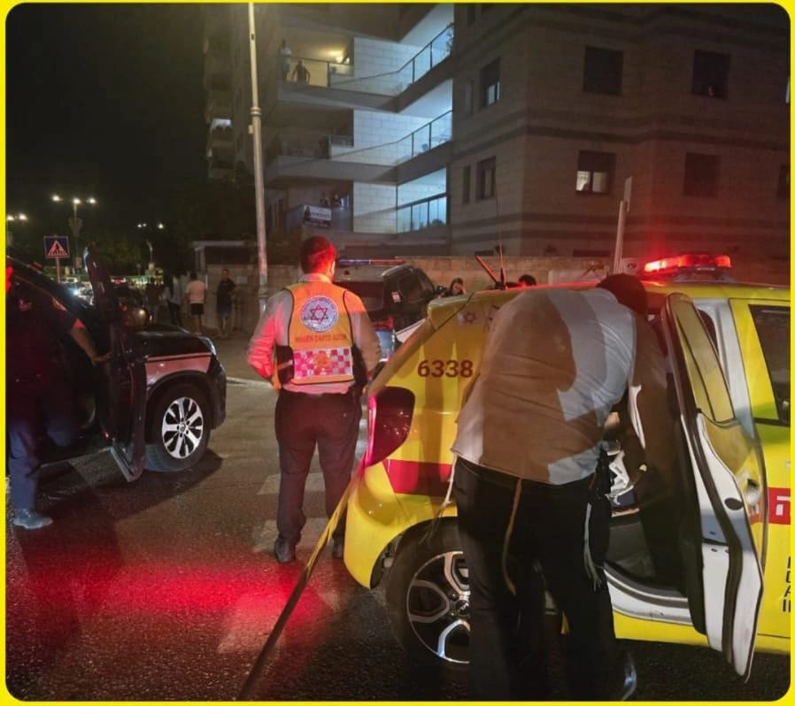 צילום אמבולנסים וחובשים בזירה