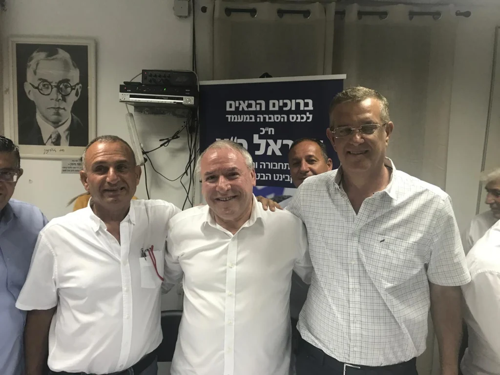 דודו מיימון ז"ל(משמאל) לצד השר דודו אמסלם וחברו משה בניפלח