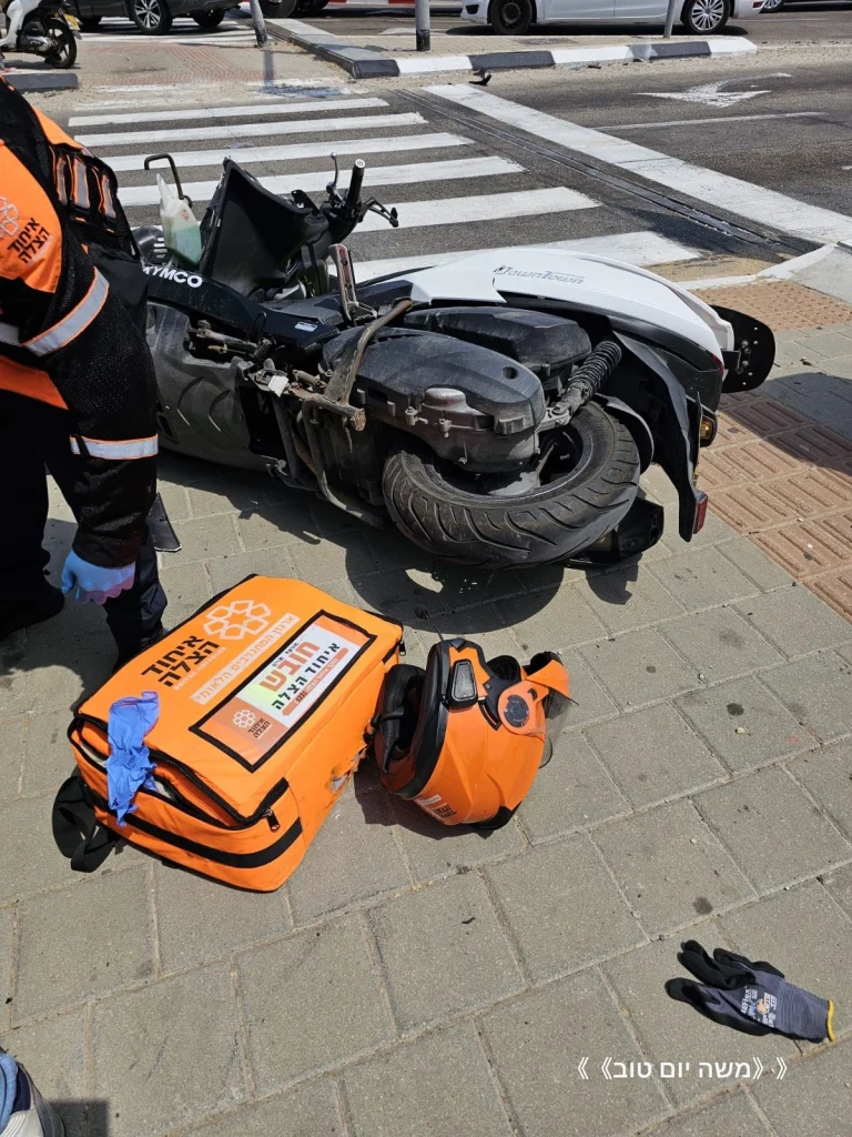 תיעוד מזירת התאונה של האופנוע על הכביש