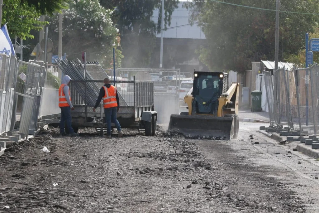 צילום של מכבשים אחרי גירוד כביש
