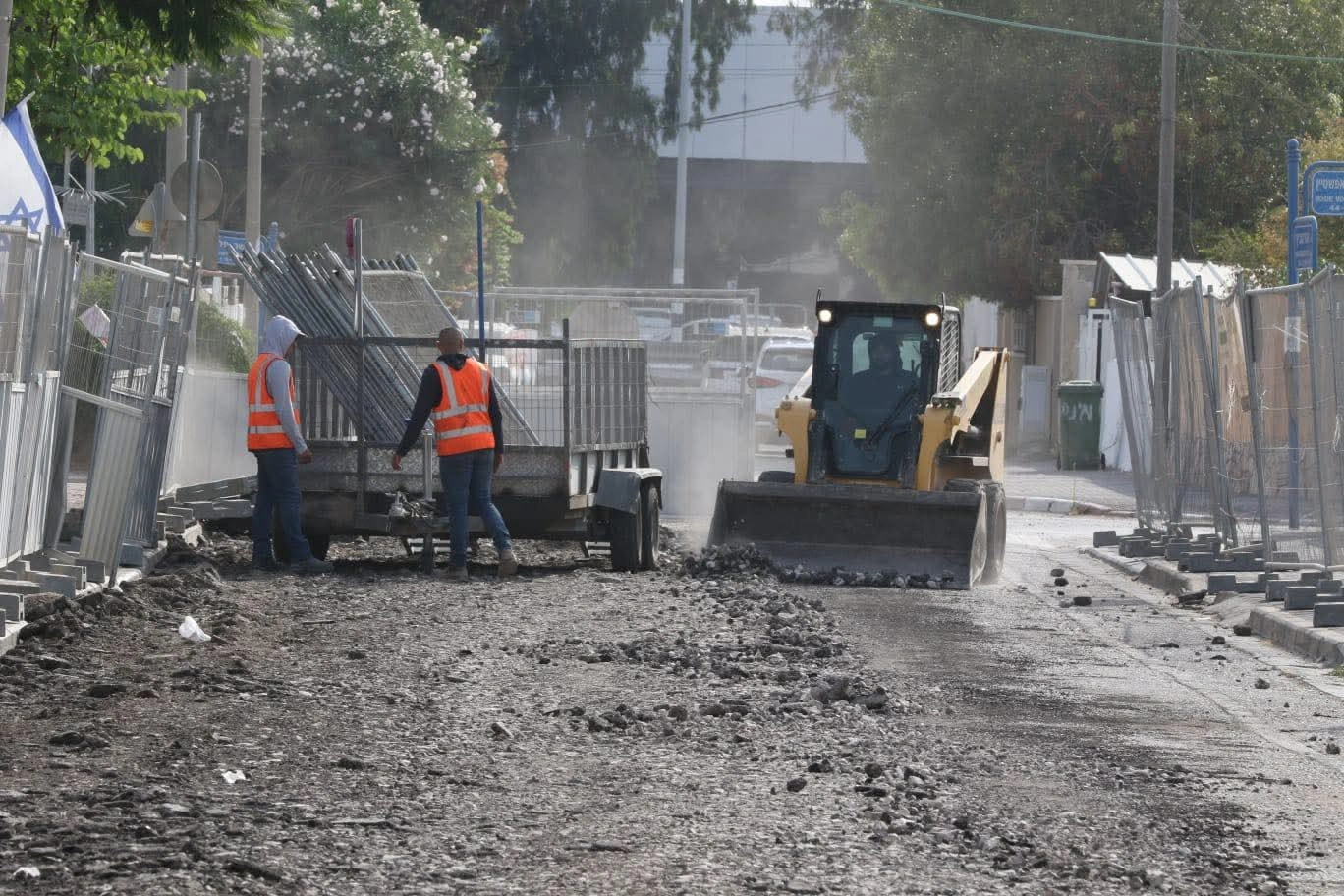 צילום של מכבשים אחרי גירוד כביש