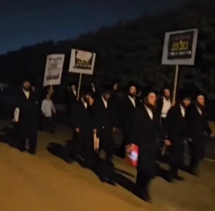 תמונה מאחת מהפגנות החרדים בימים האחרונים מול כלא 10
