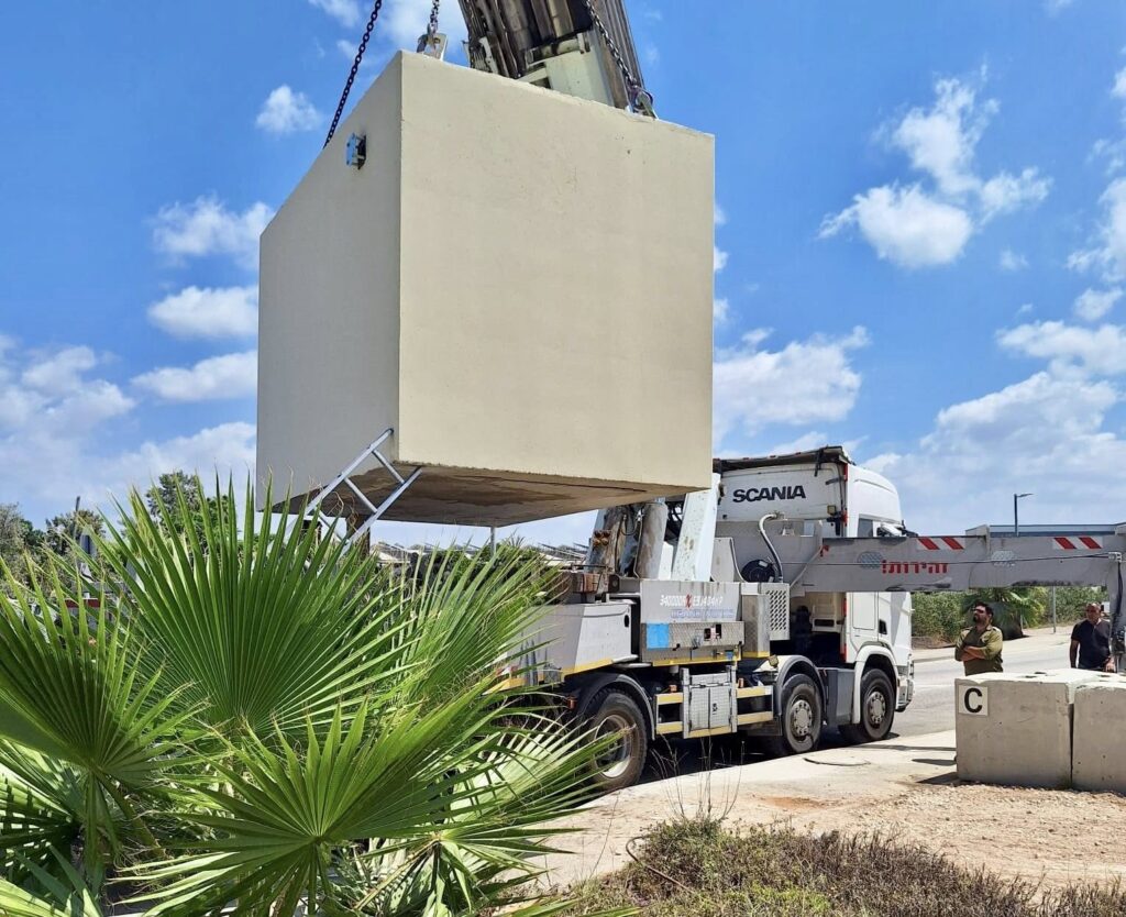 צילום של מנוף ממקם ממקם מיגונית