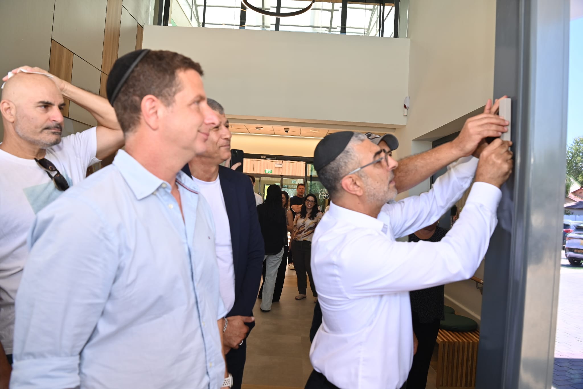 צילום: דוברות עיריית הרצליה, קביעת המזוזה