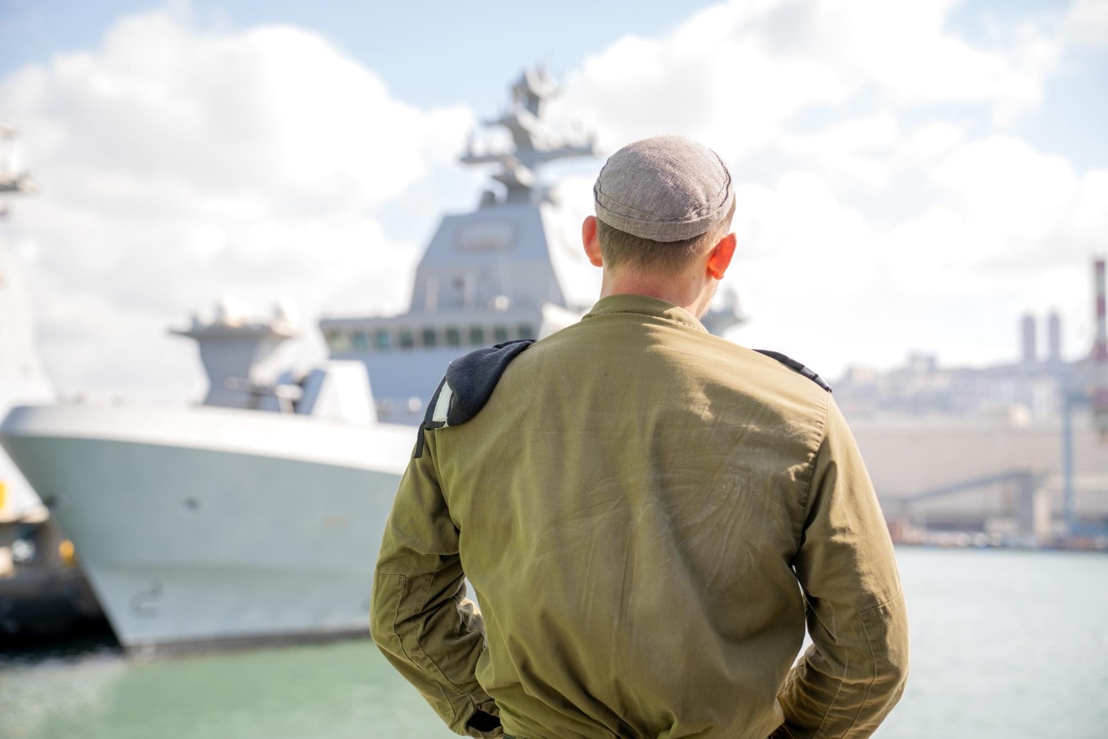 צילום של מסיים הקורס מהגב