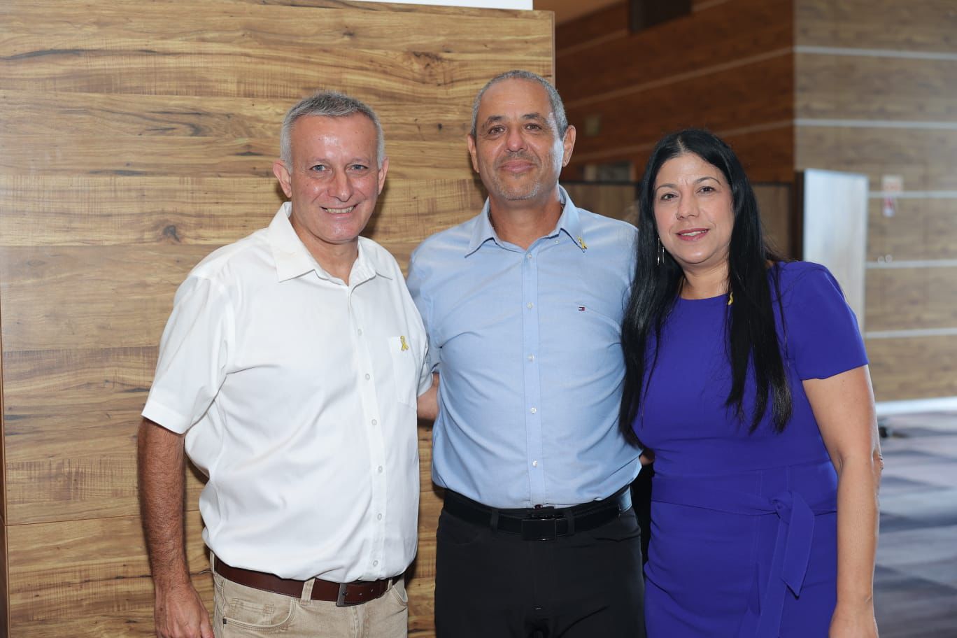 צילום שלומי דהן עם ראש העיר ומנכלית העירייה