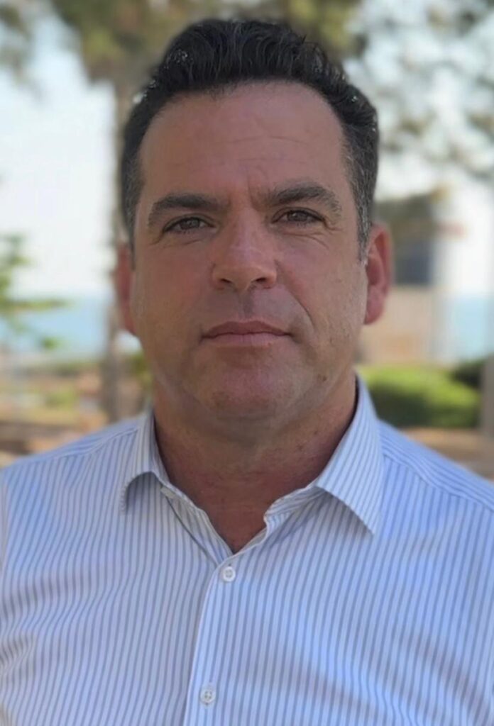 תמונתו של יו"ר האופוזיציה במועצת העיר נתניה, חבר המועצה אבי סלמה