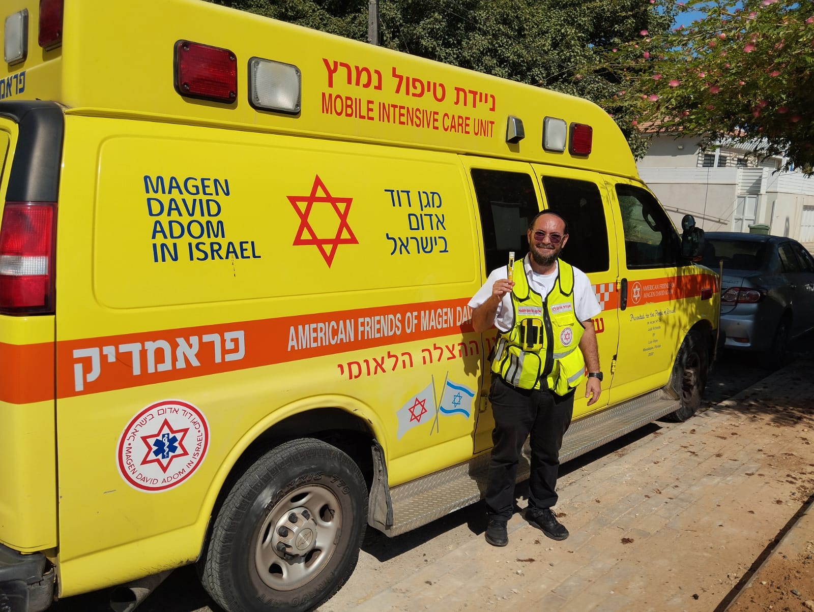 צילום פרמדיק של מד"א ליד אמבולנס