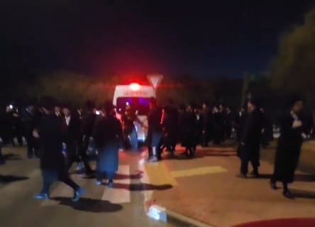 צילום ההפגנה סביב רכב האסירים