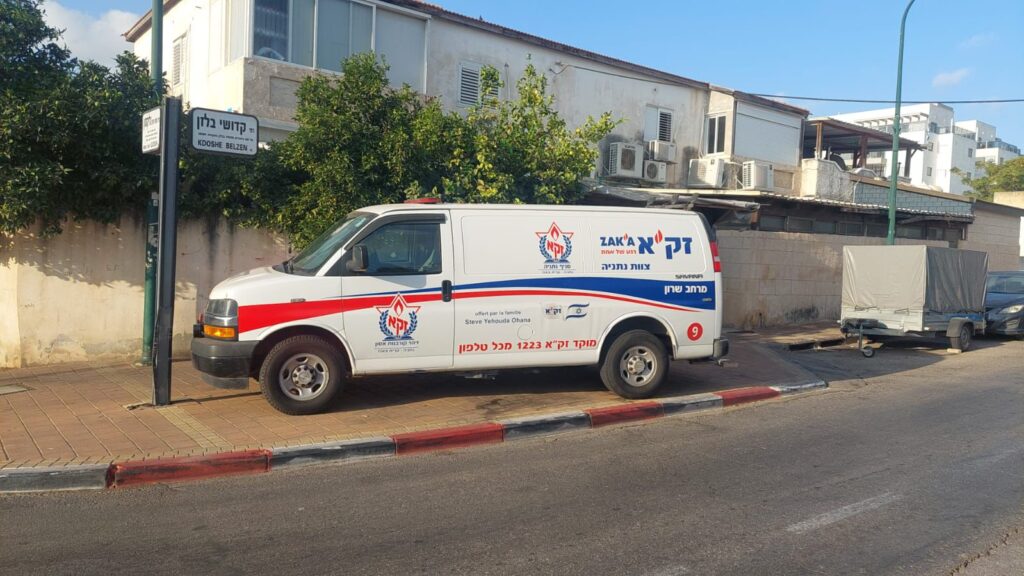 צילום ניידת זקא במקום