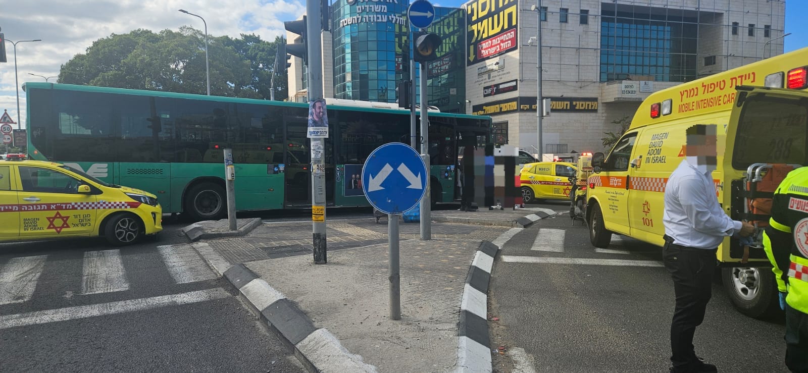 צילום אמבולנס בזירת התאונה