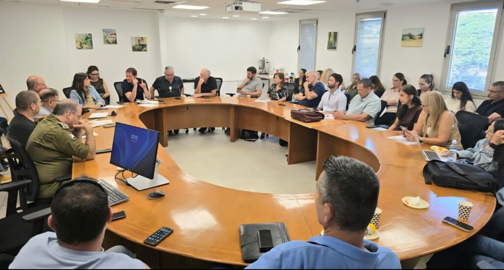 צילום מתוך שולחן הישיבה בתום הסיור