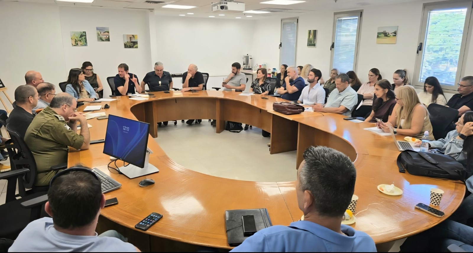 צילום מתוך שולחן הישיבה בתום הסיור