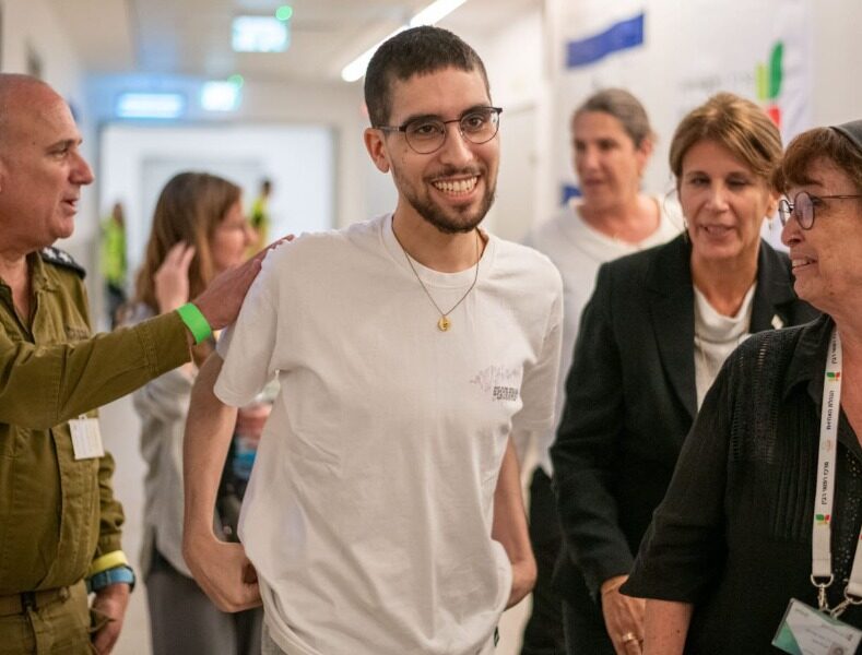 תמונה של אביתר דוד לאחר השחרור
