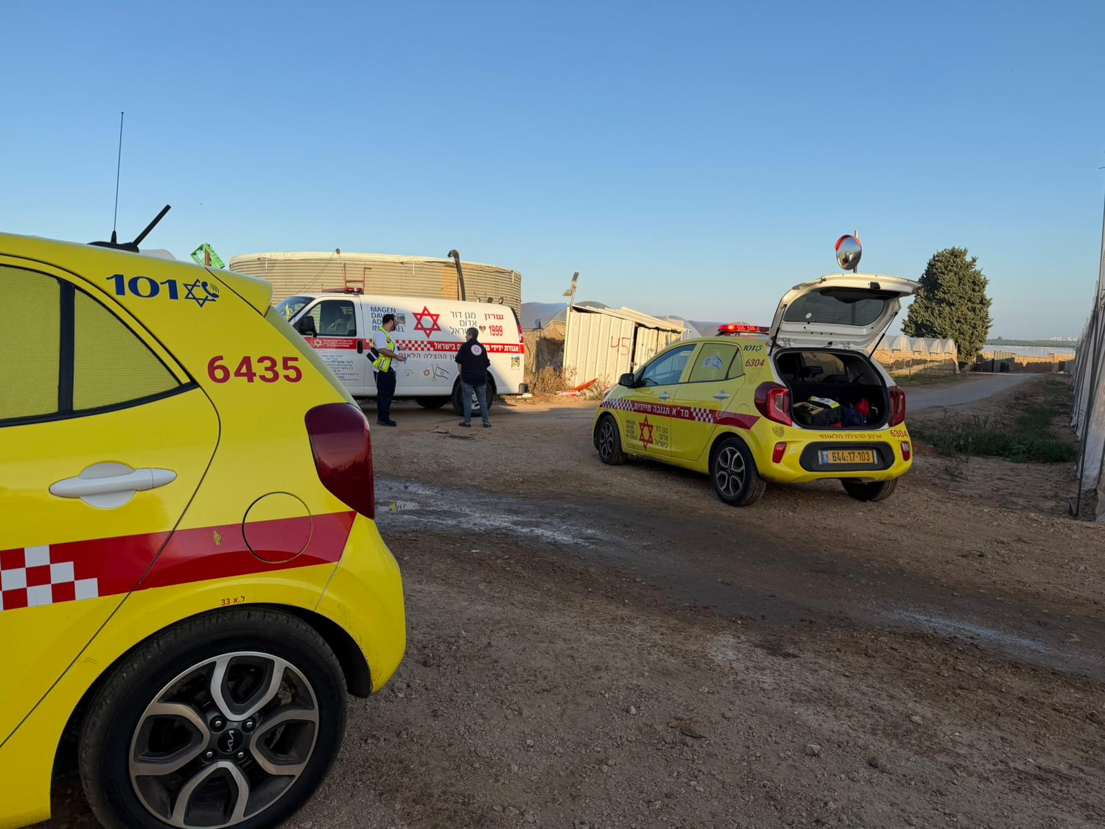 צילום אמבולנסים בזירת האירוע