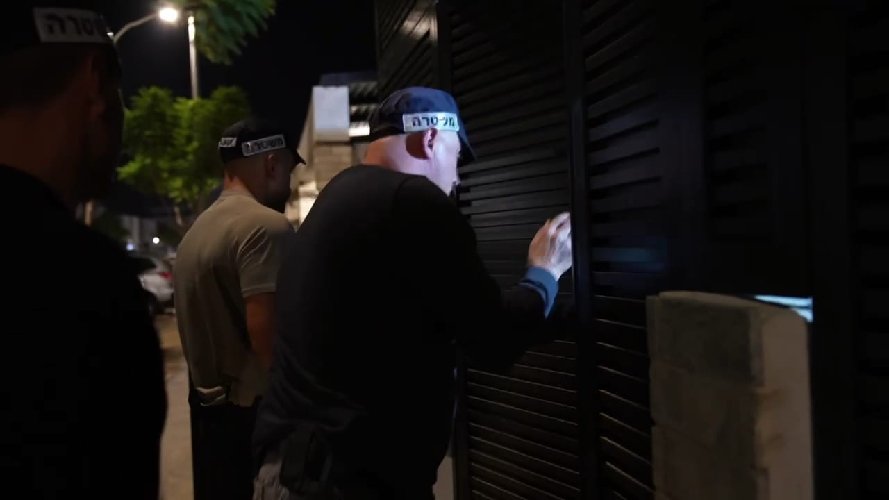 צילום הכניסה לבית החשוד