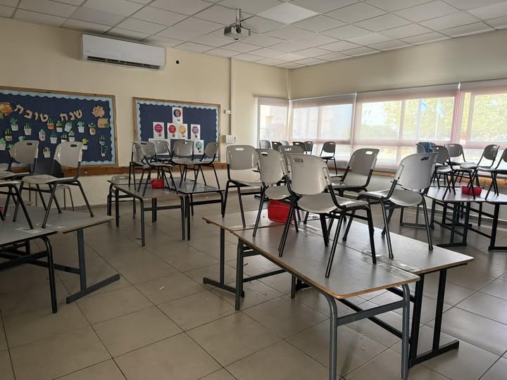 צילום תמונה של כיתה במועצת דרום השרון