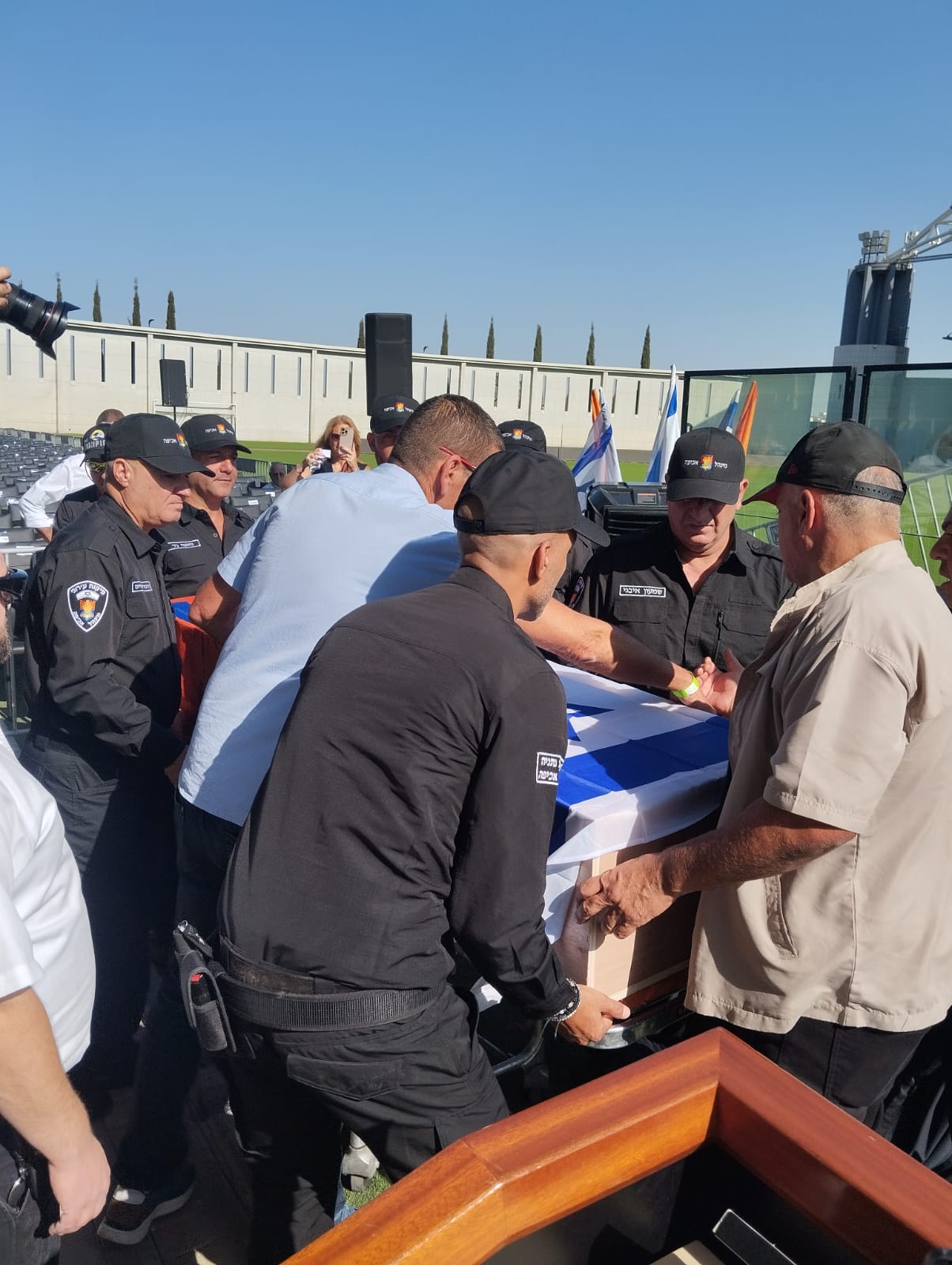 ארונה של מרים פיירברג ז"ל באצטדיון