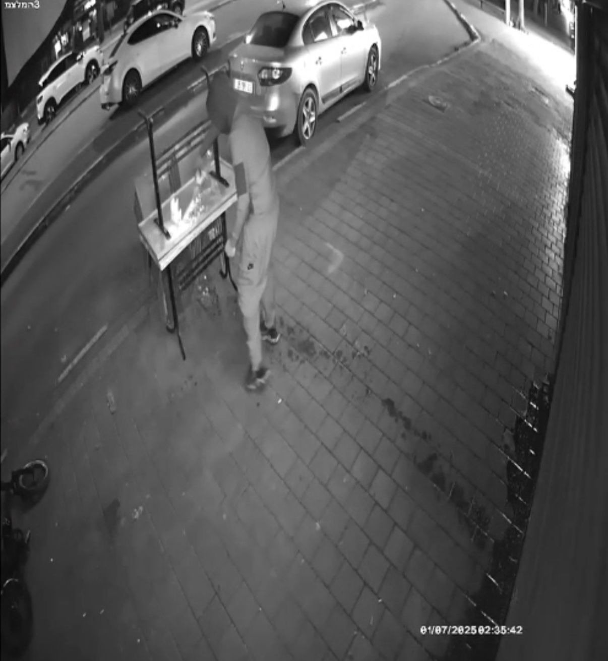 גבר מצית חנות