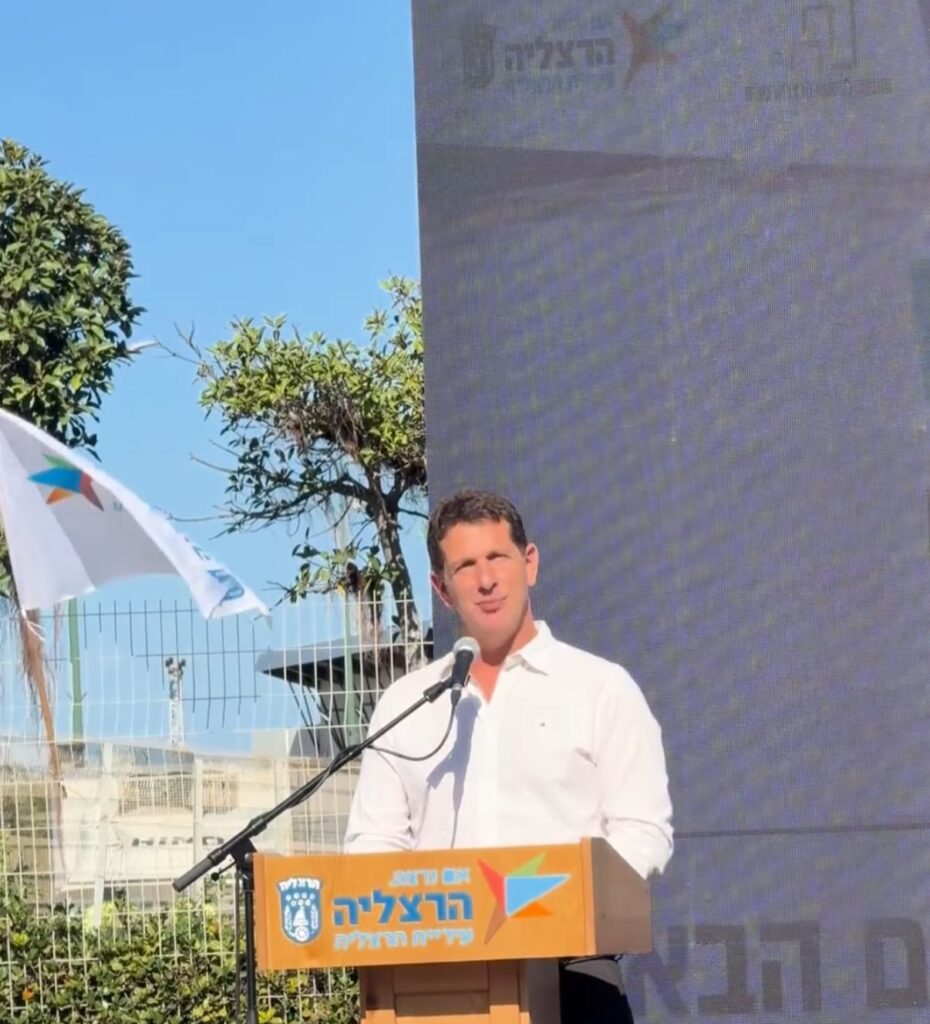 צילום של ראש העיר