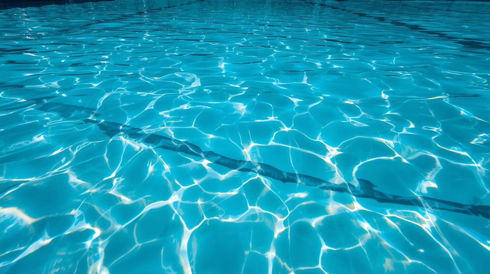 מים בבריכה