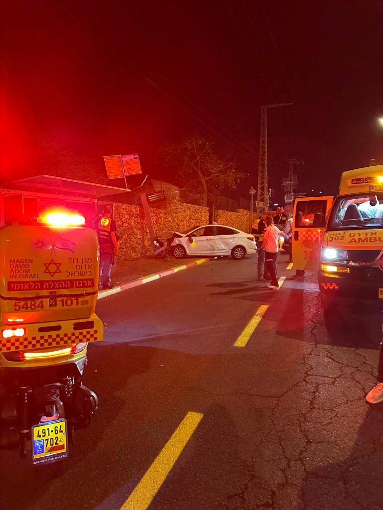 צוות מד"א בזירה