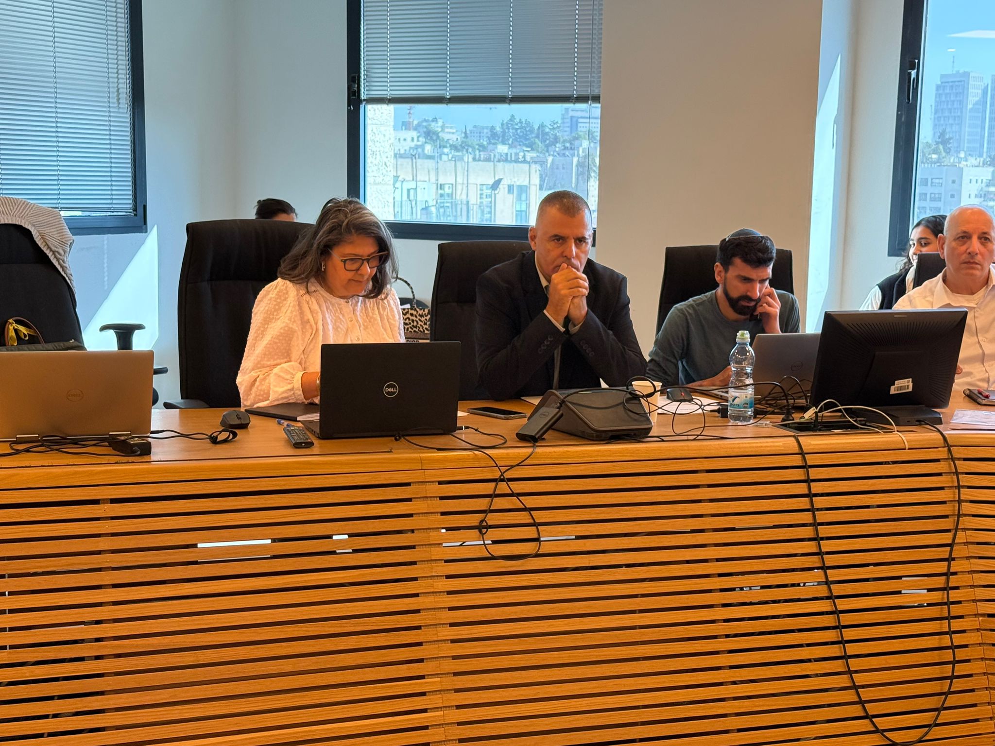 ראש העיר במהלך הדיון