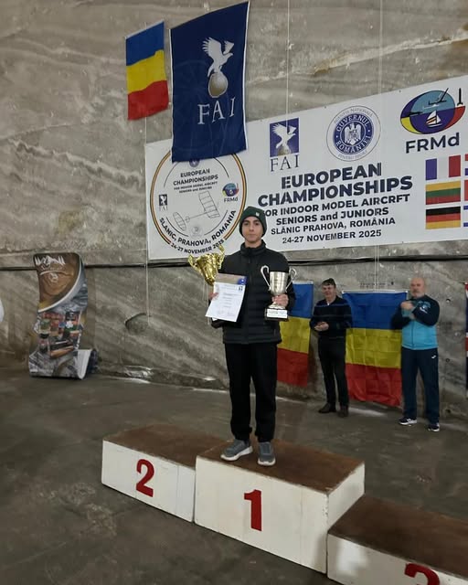 אריק גורדון במקום הראשון.