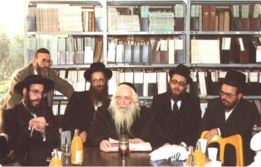 הרב לידר זצ"ל בישיבה