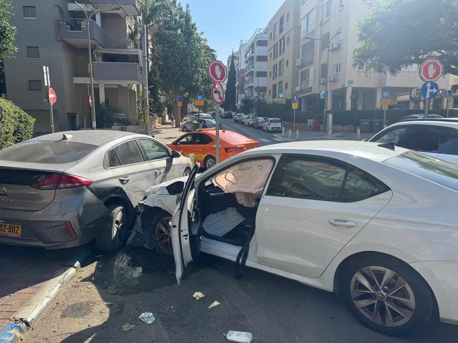 תאונה בין שני כלי רכב