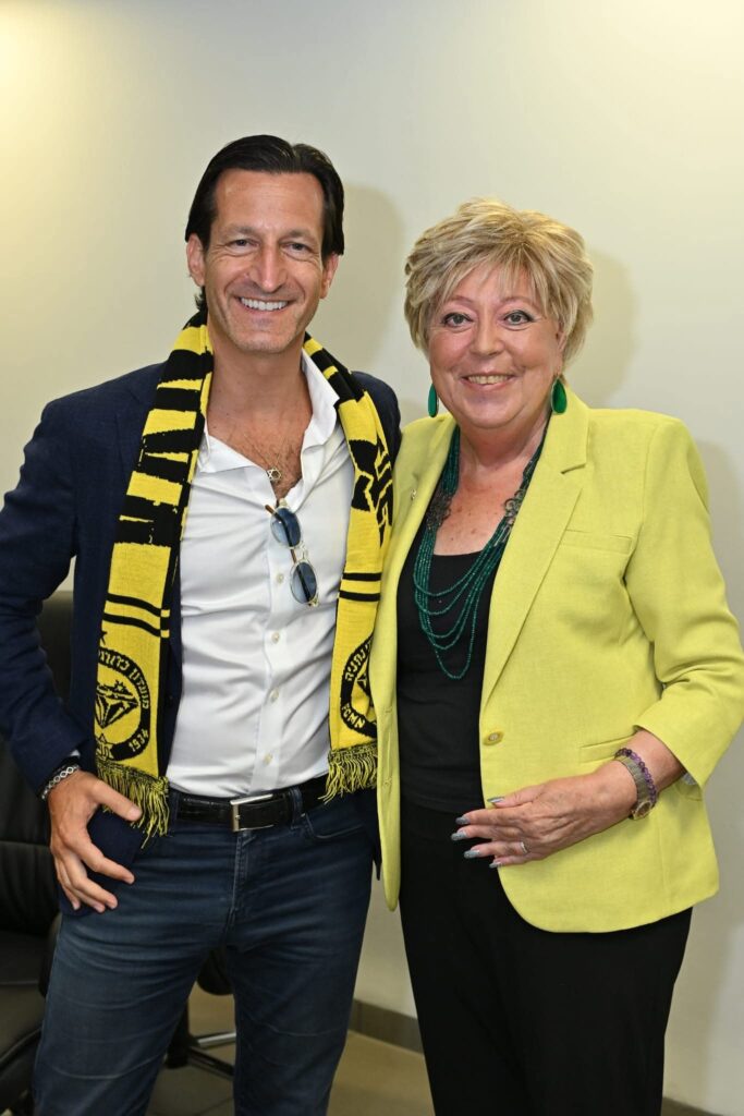 מרים פיירברג איכר ז"ל ורוס קסטין. צילום: דיגיטל מכבי נתניה.