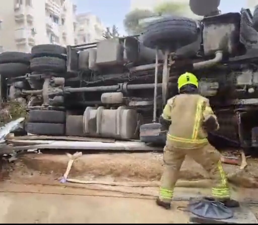 משאית הפוכה