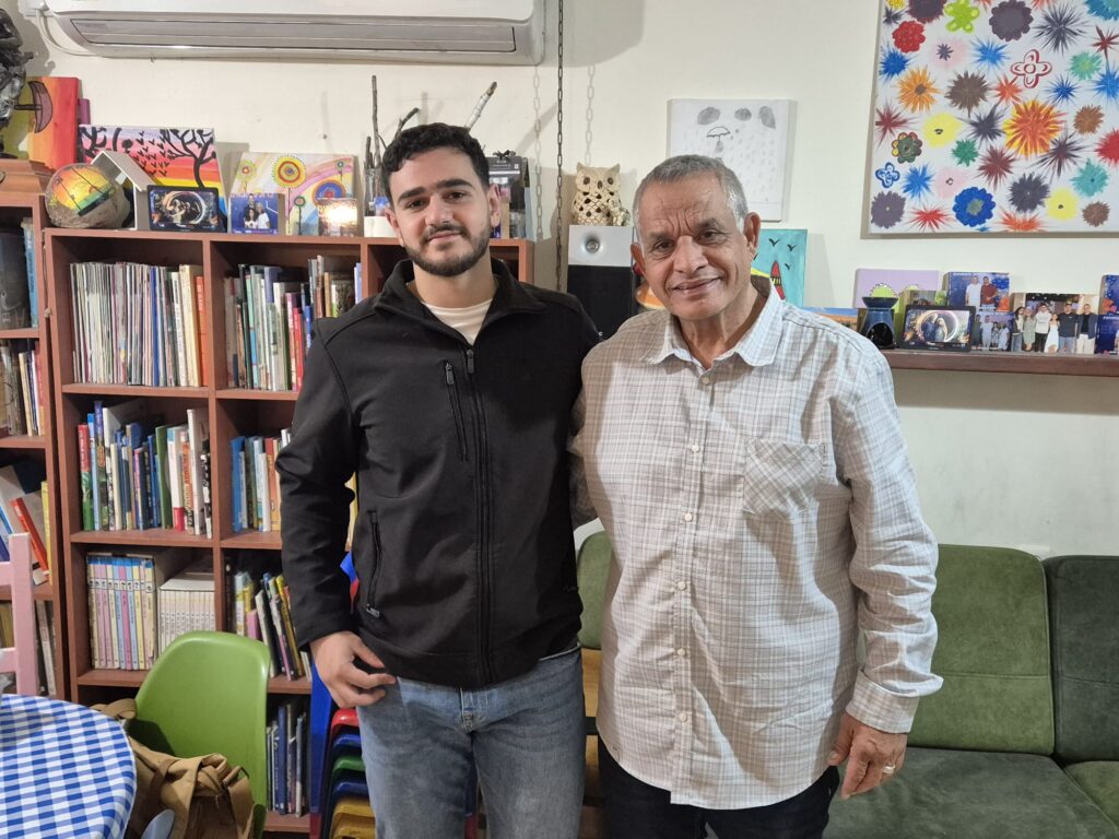 ראש העיר עם הפצוע